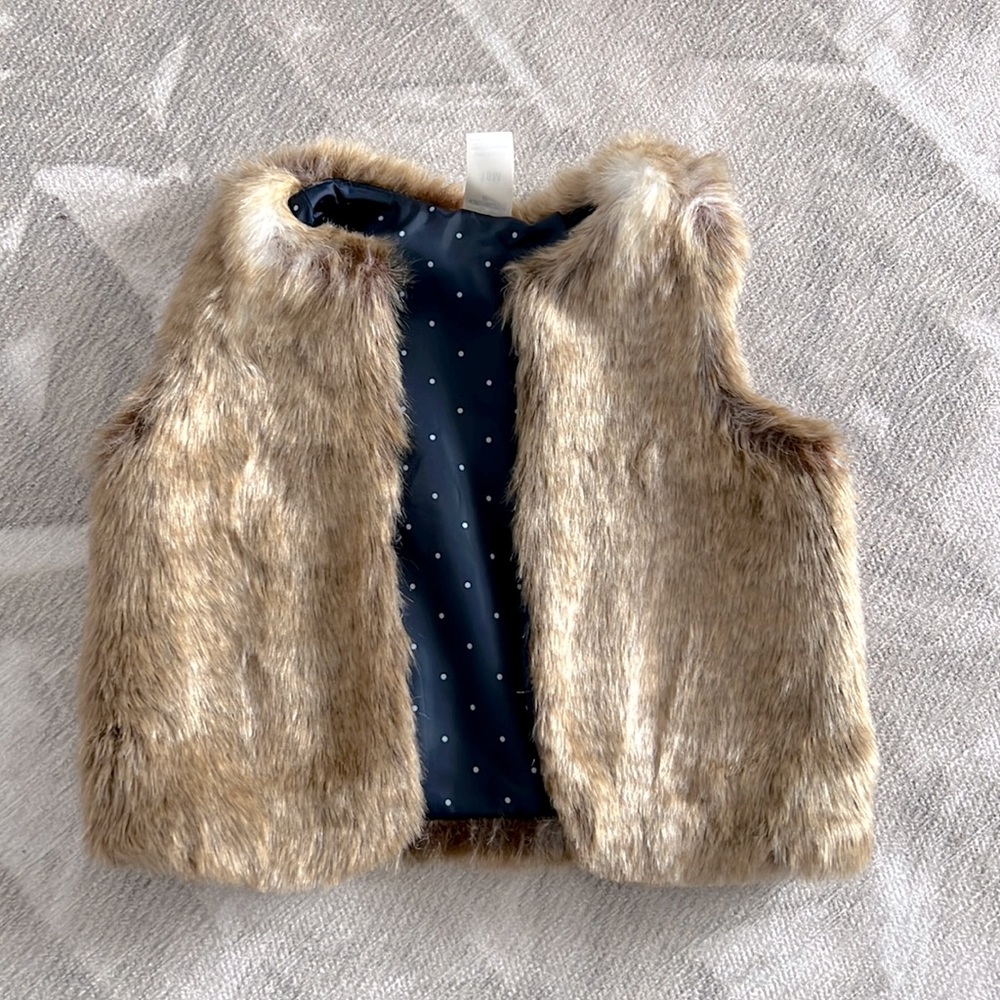 Oshkosh faux fur vest - size 18 months
